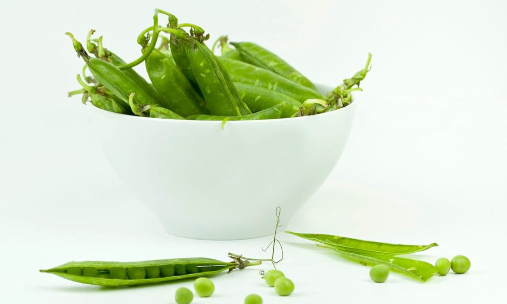 string beans on bowl