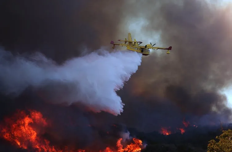 firefighting plane