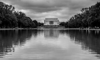 lincoln memorial reflecting pool on a cloudy day